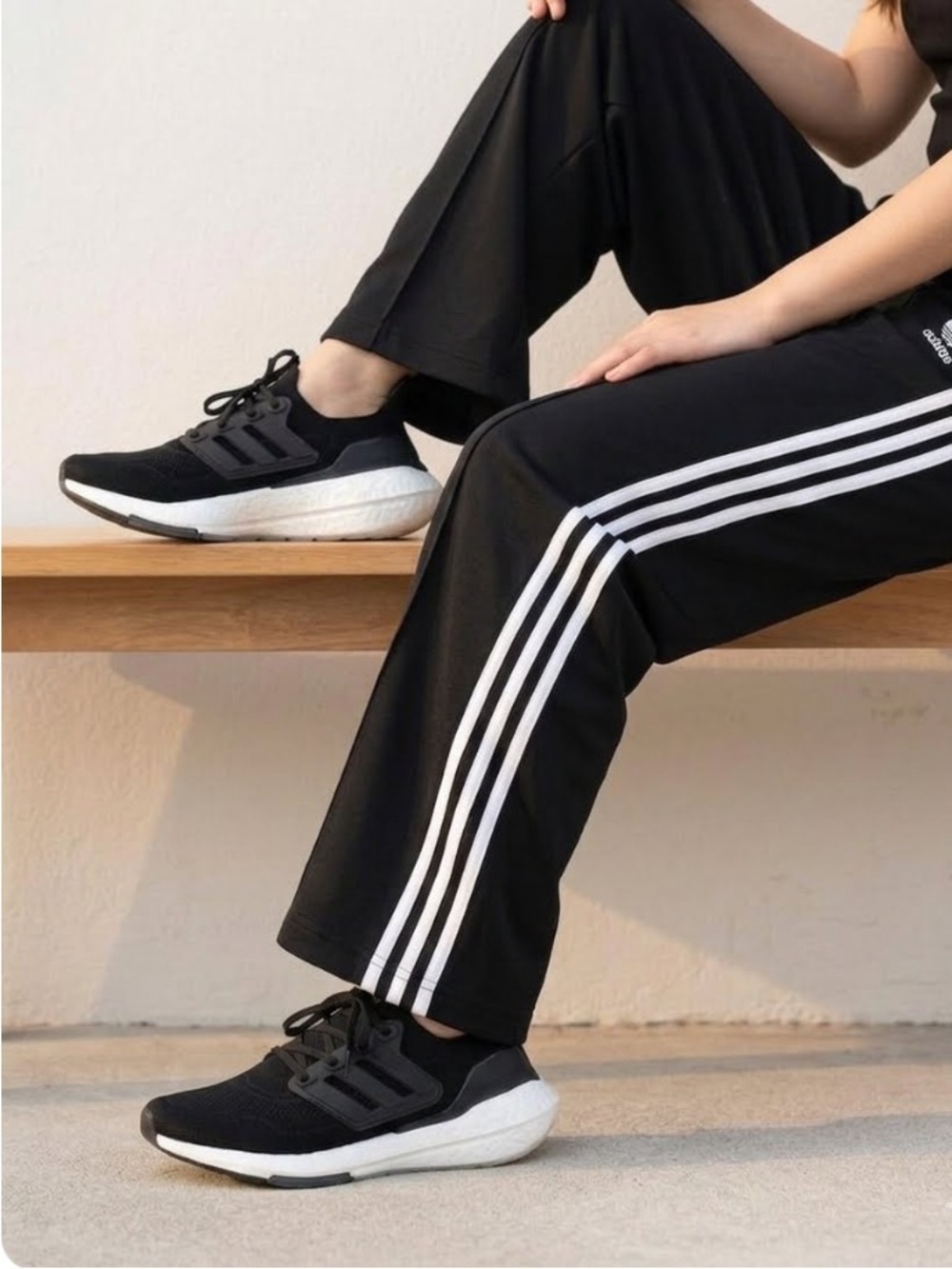 Adidas Women’s Ultra Boost 21 Sneakers Running Shoes Core Black 8.5 Like New